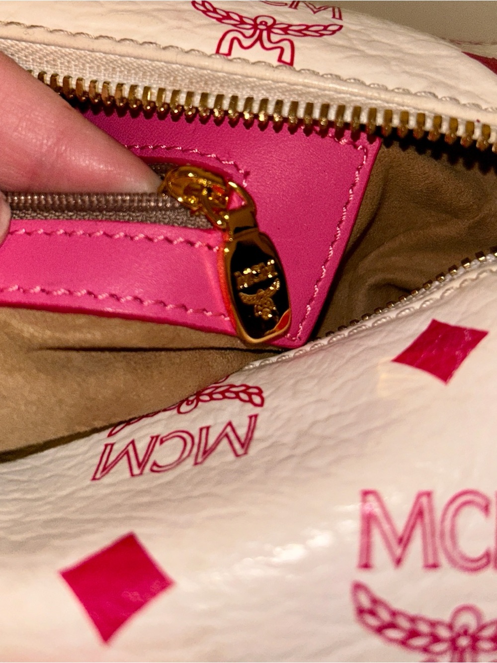 MCM Visetos Princess Lion Boston Bag. Limited Edition! - Picture 11 of 14